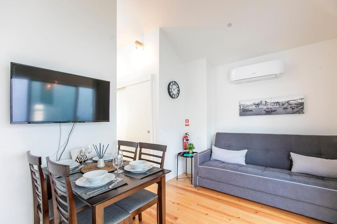 Lovelystay - Cozy 1Br In Santa Catarina W/ Balcony ポルト エクステリア 写真