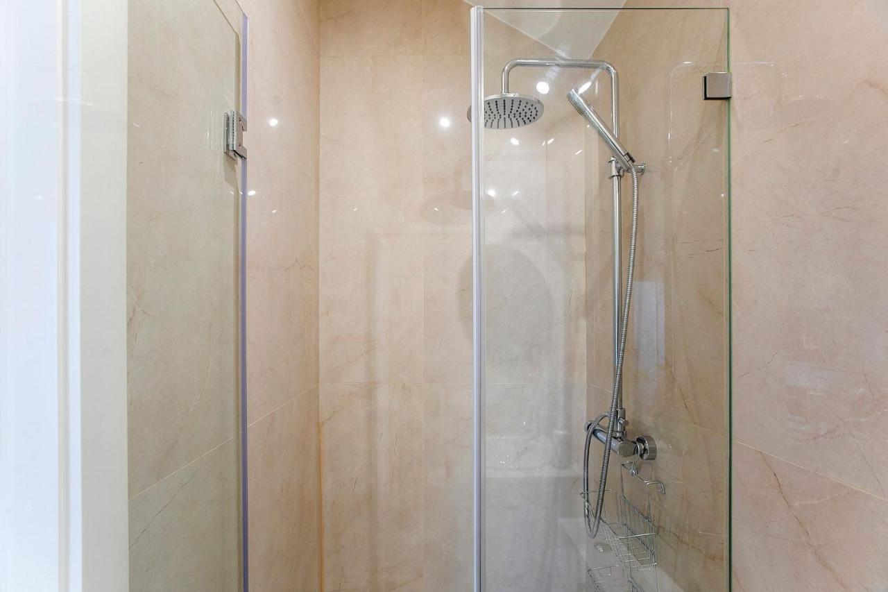 Lovelystay - Cozy 1Br In Santa Catarina W/ Balcony ポルト エクステリア 写真