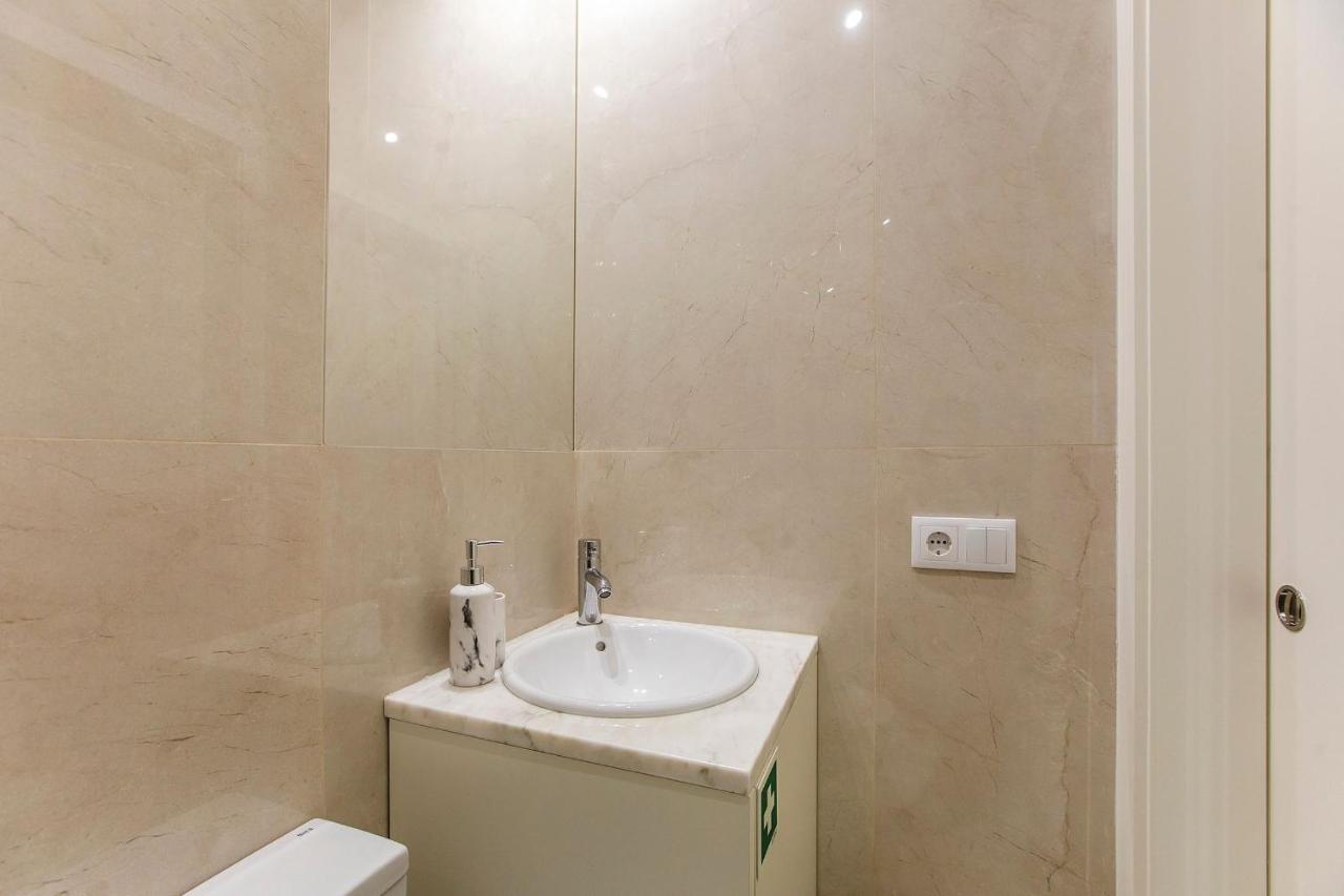 Lovelystay - Cozy 1Br In Santa Catarina W/ Balcony ポルト エクステリア 写真